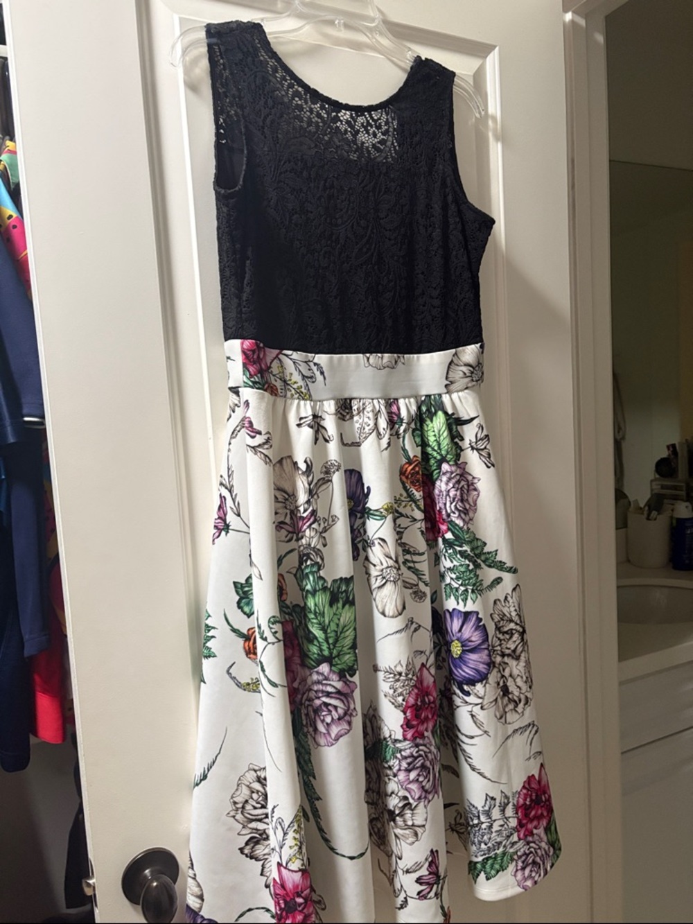 Women New York and company Black Lace & White Floral dress small